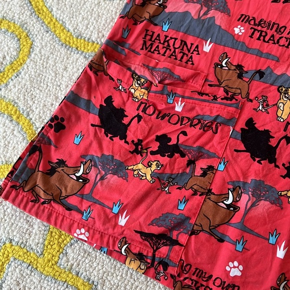 Hakuna Matata Scrub Top. Sz M - Picture 3 of 6